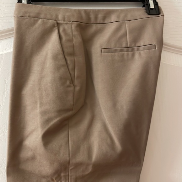 Tahari khaki pants size 6 more like 8 - Picture 2 of 4